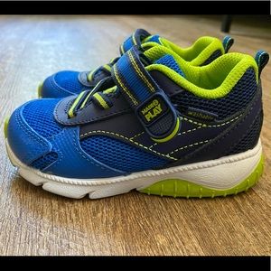 NWOT - Stride Rite - Boys Size 7 Sneakers